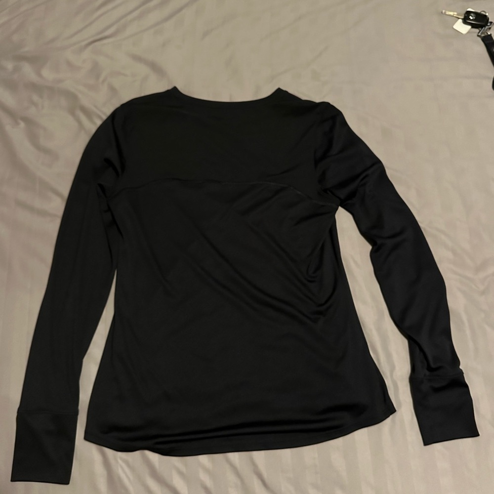 BLACK UNDER ARMOUR long sleeve athletic tee